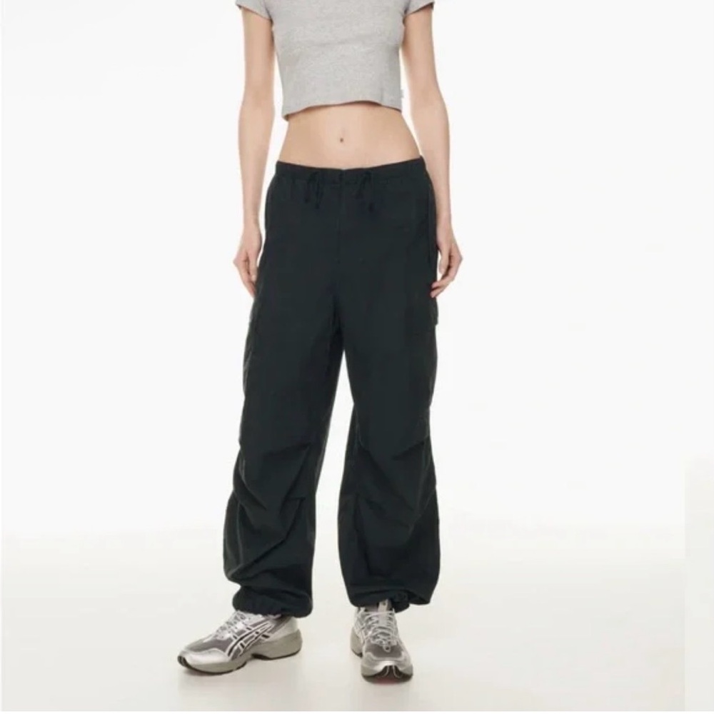Aritzia TNA Squad Pocket Parachute Pants in Black